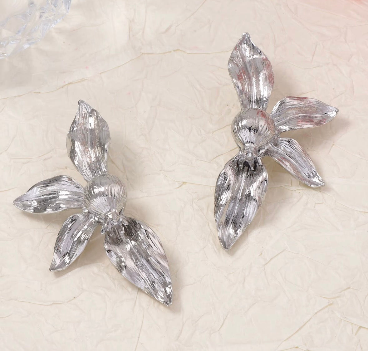 Semi Silver Flower Earrings